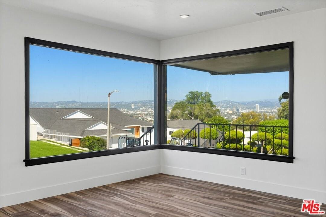 5266 Veronica St - Photo 7 of 43