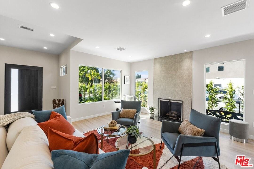 8621 Olin St - Photo 3 of 35