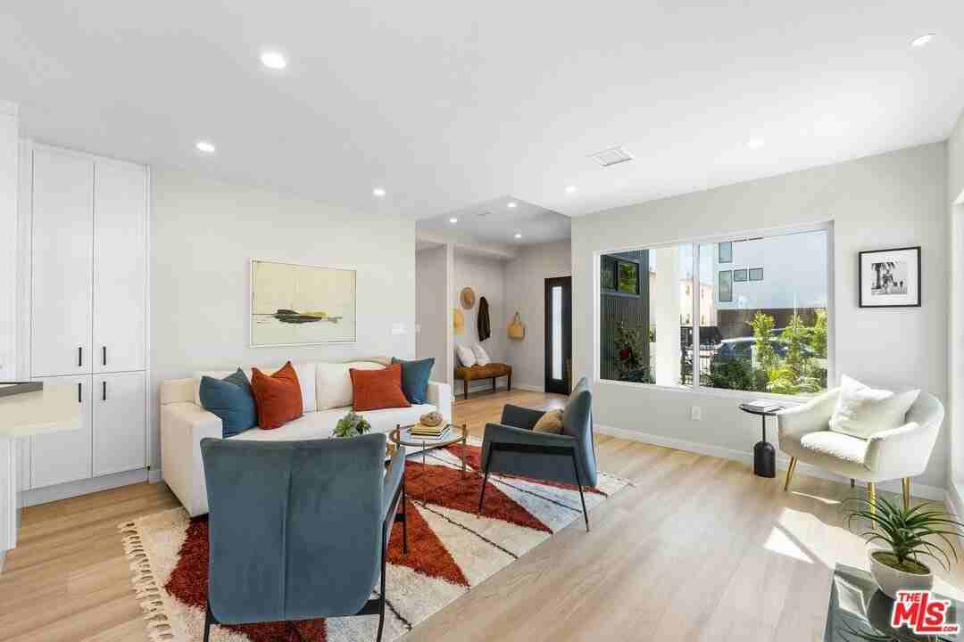 8621 Olin St - Photo 6 of 35