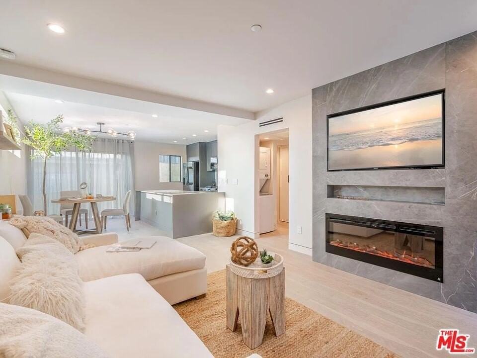 2805 3rd St Apt 6 - Photo 2 of 15