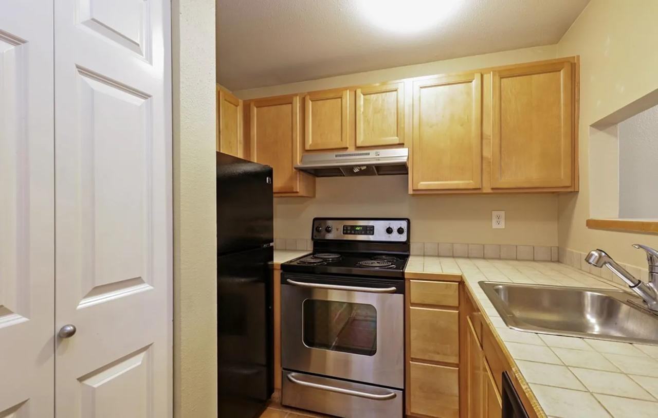 1127 N 198th St #A104 - Photo 5 of 10