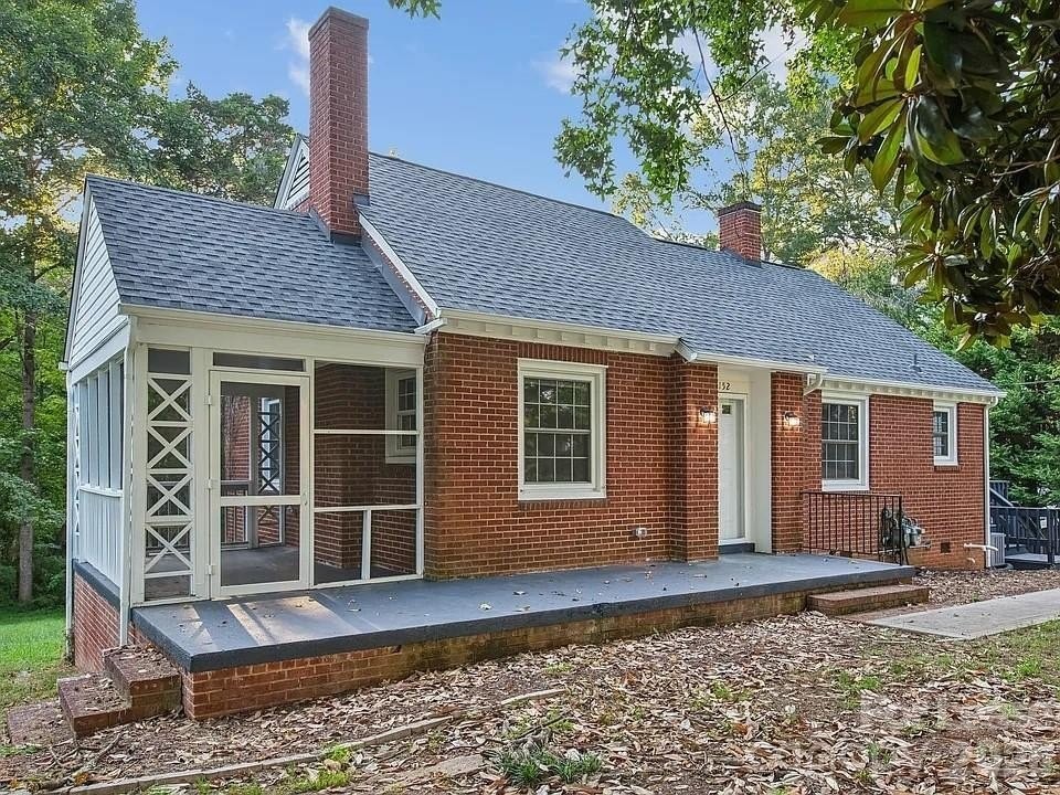 152 W Park Ave - Photo 2 of 31