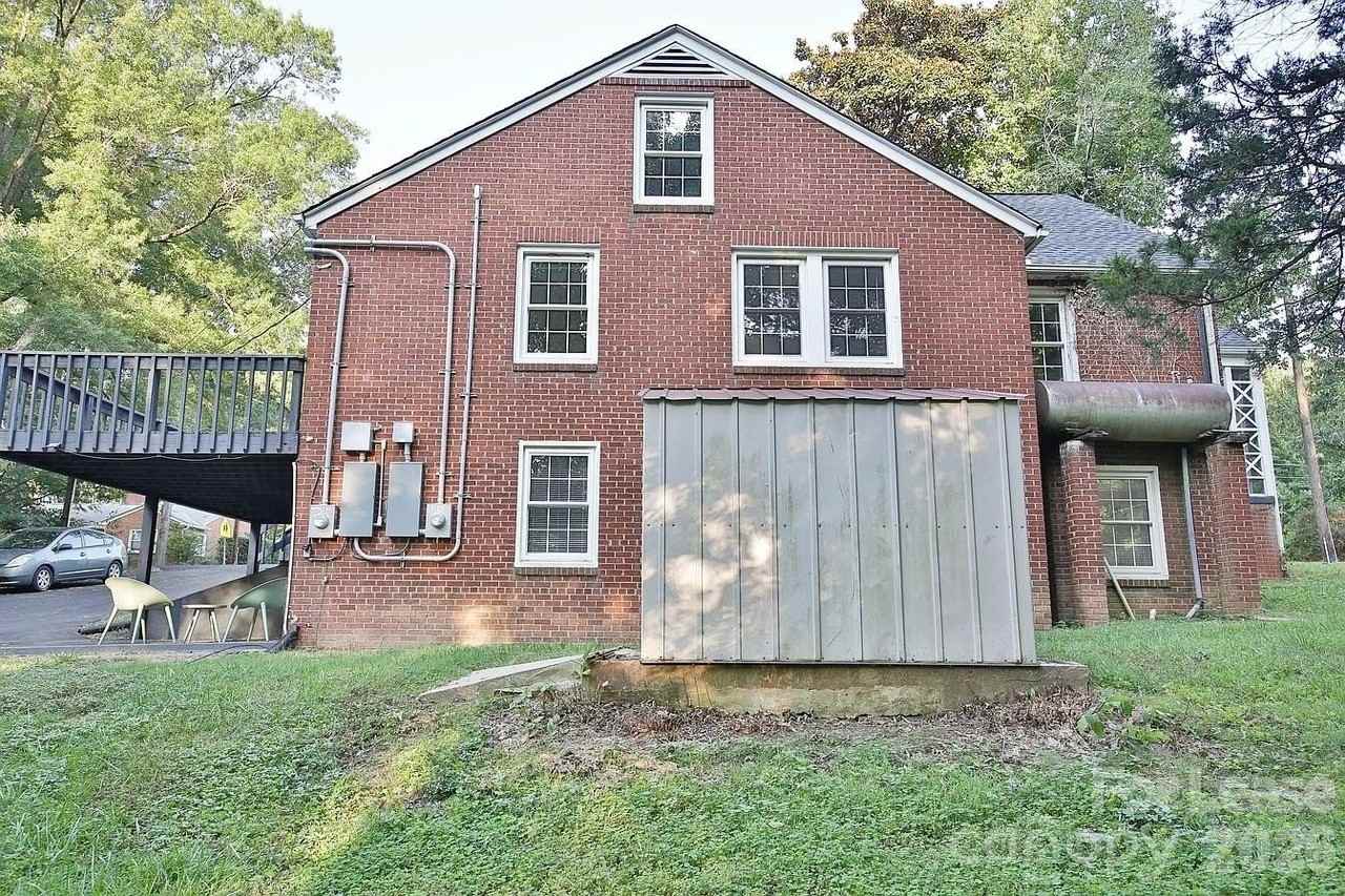 152 W Park Ave - Photo 6 of 31