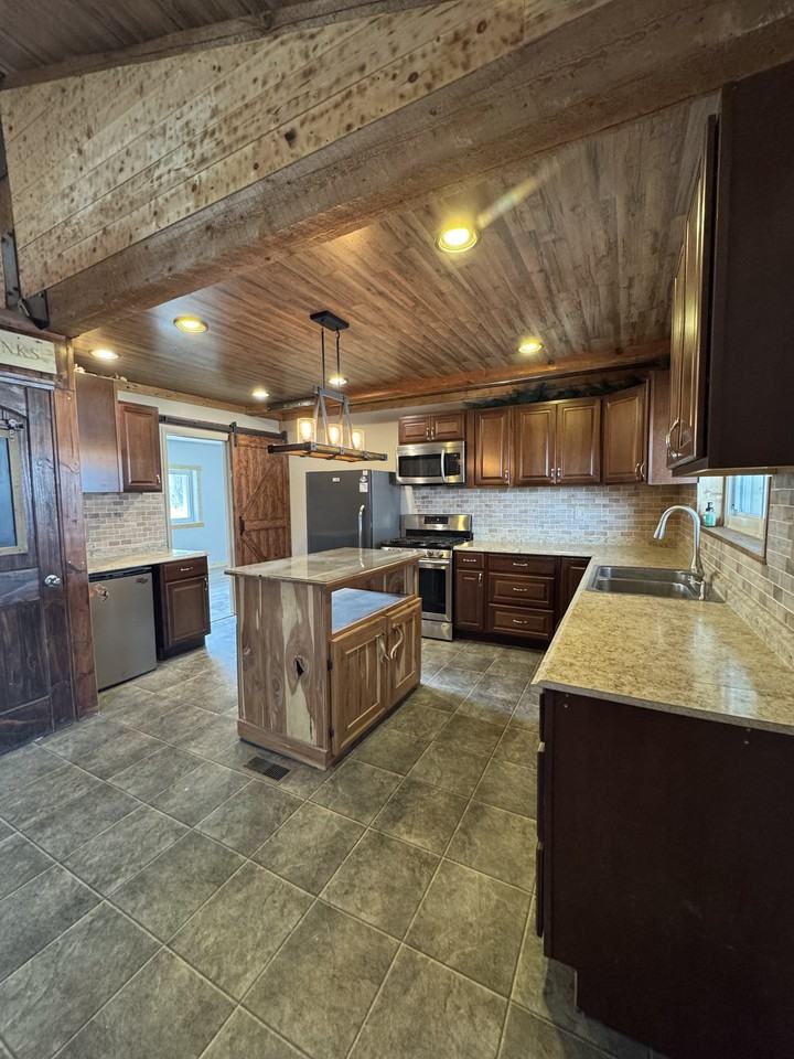 324 5th Ave S #1 - Photo 4 of 12