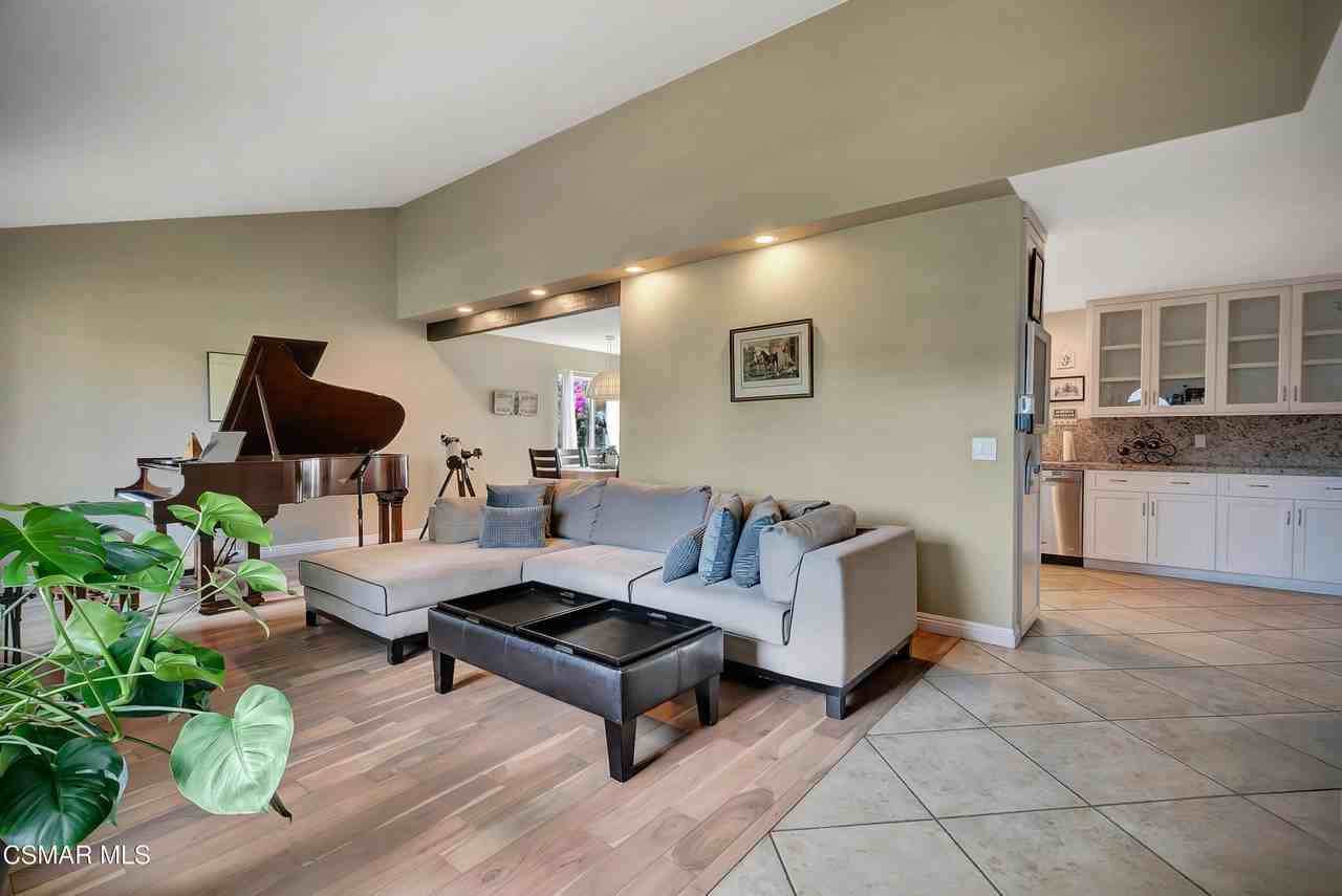 2207 Rusticpark Ct - Photo 2 of 22