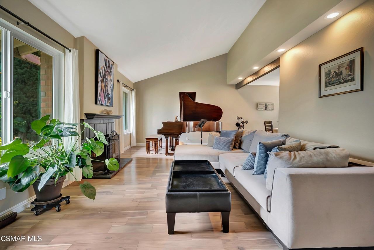 2207 Rusticpark Ct - Photo 3 of 22