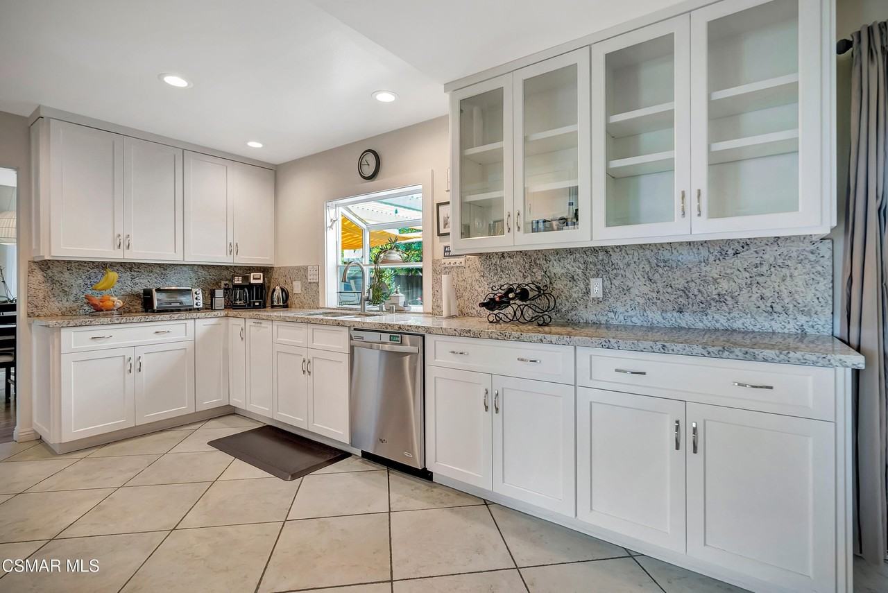 2207 Rusticpark Ct - Photo 7 of 22