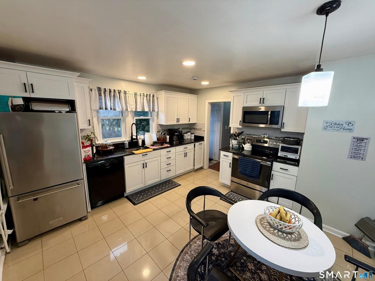 64 Hickory St - Photo 2 of 31