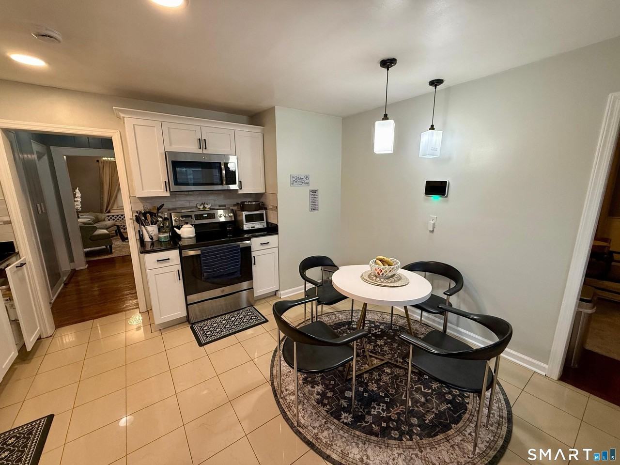 64 Hickory St - Photo 4 of 31