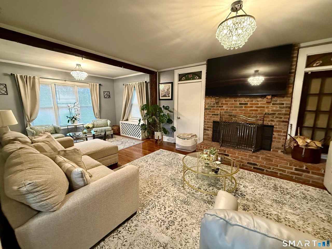 64 Hickory St - Photo 7 of 31