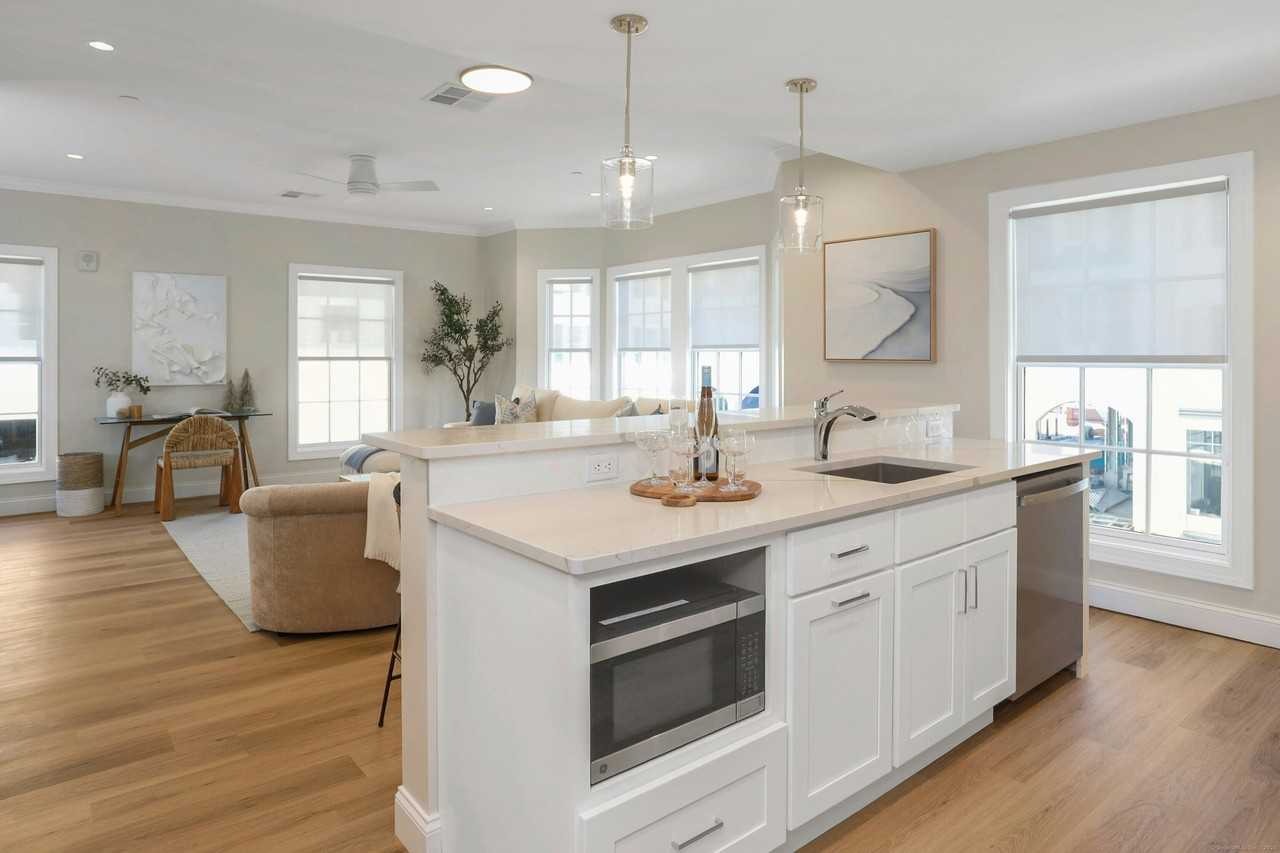 340 Heights Rd Apt 308 - Photo 4 of 7