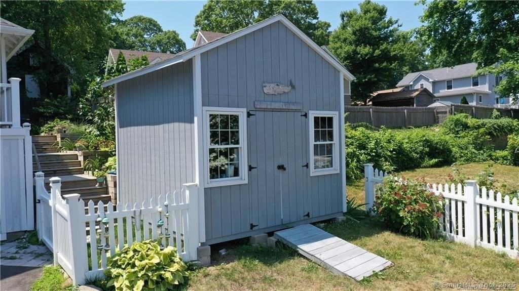 44 Warren St - Photo 4 of 25