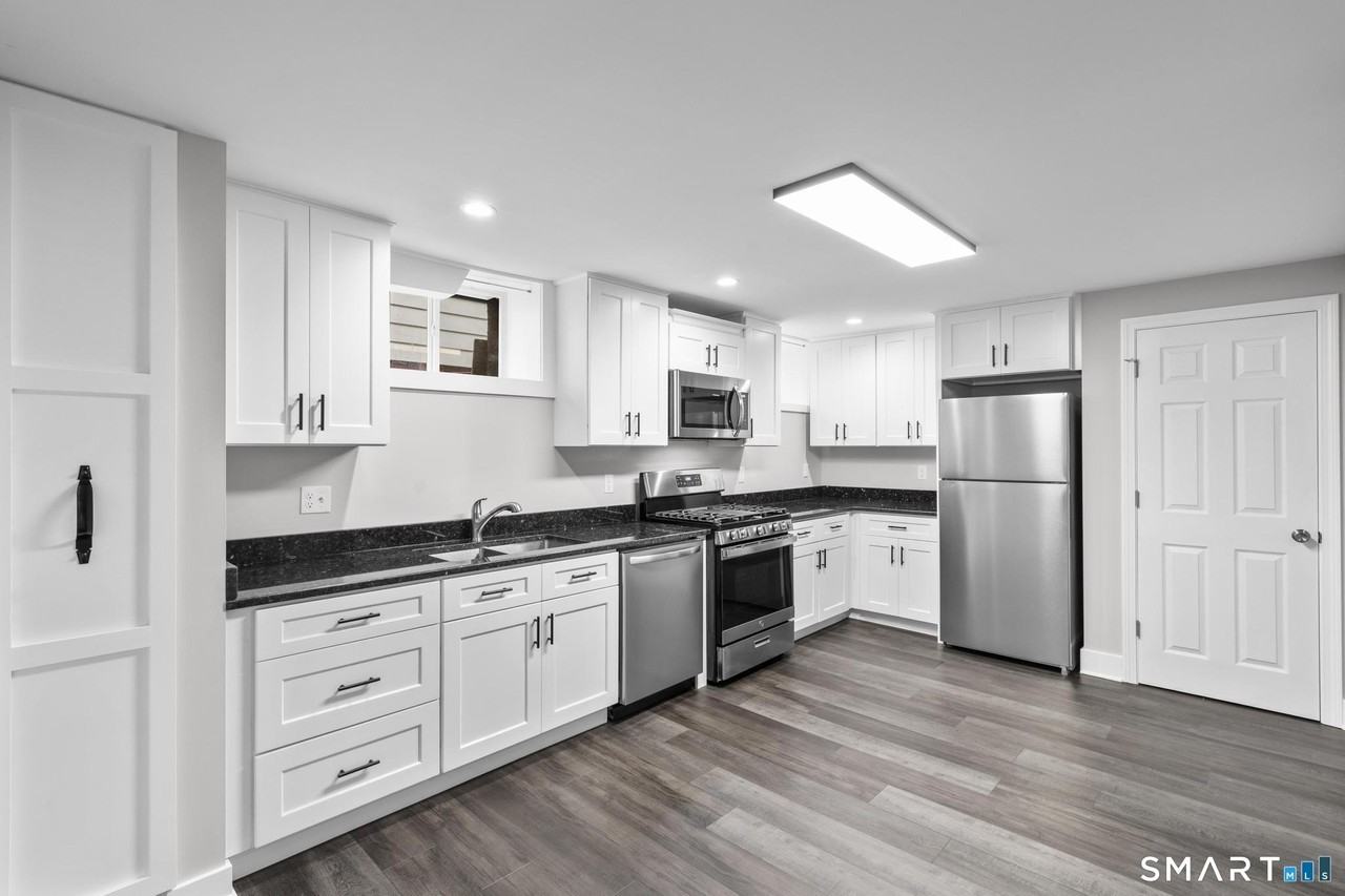 548 Ferry St - Photo 5 of 19