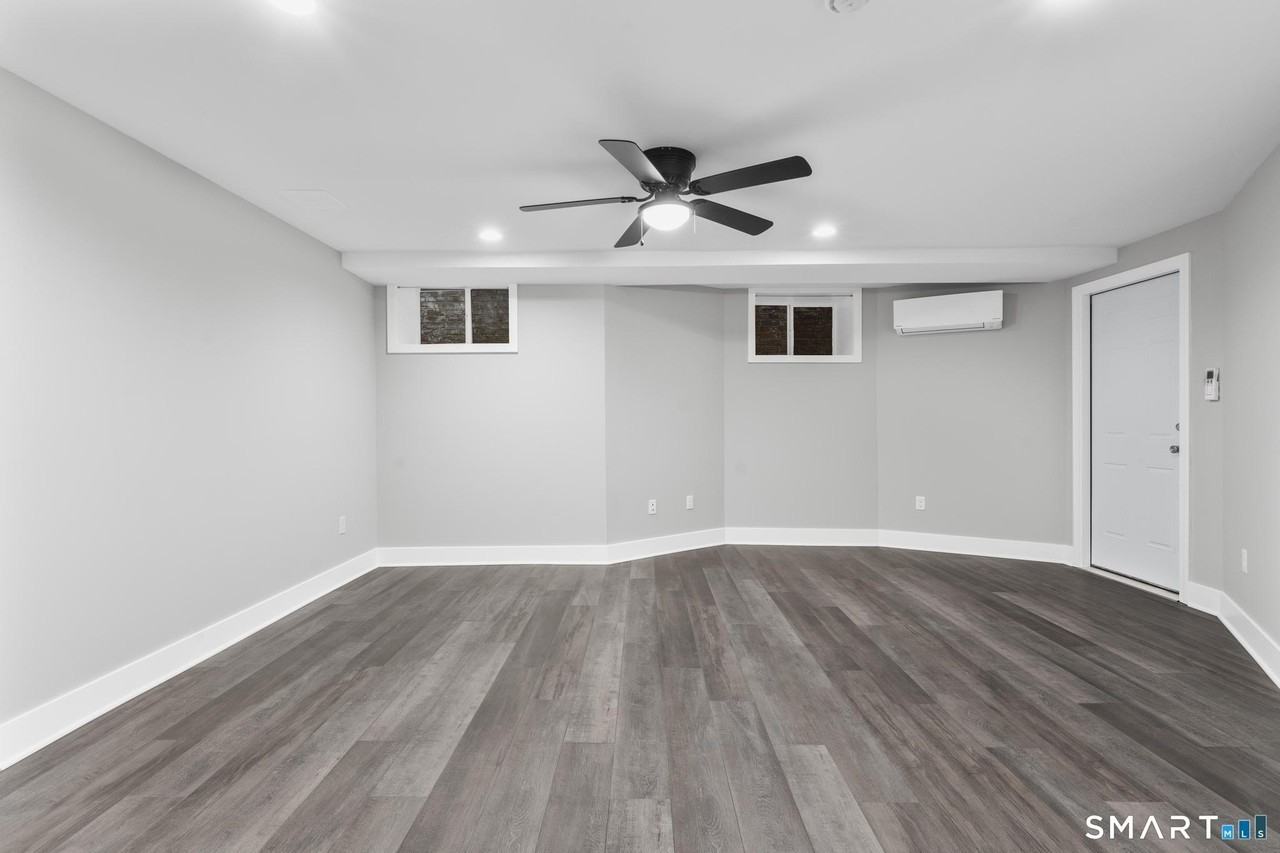 548 Ferry St - Photo 7 of 19