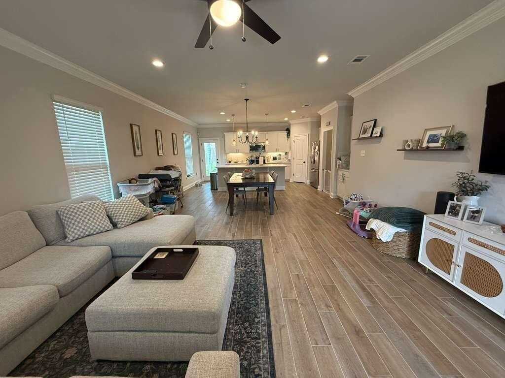 115 Apollo Ave E - Photo 4 of 26