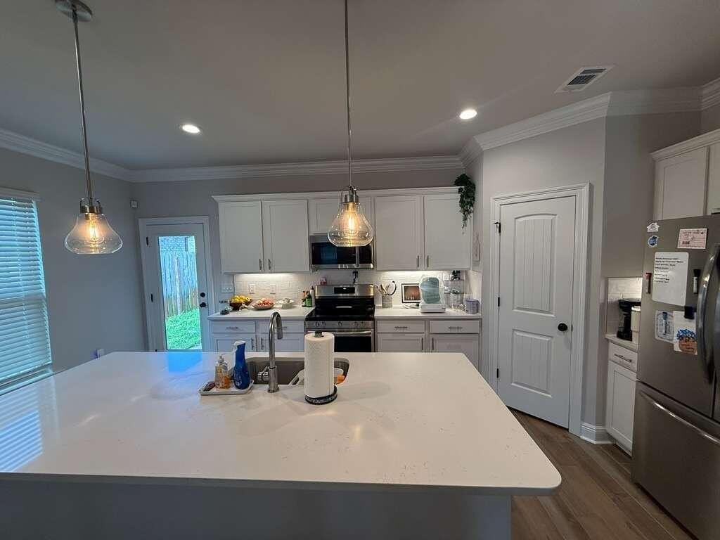 115 Apollo Ave E - Photo 5 of 26