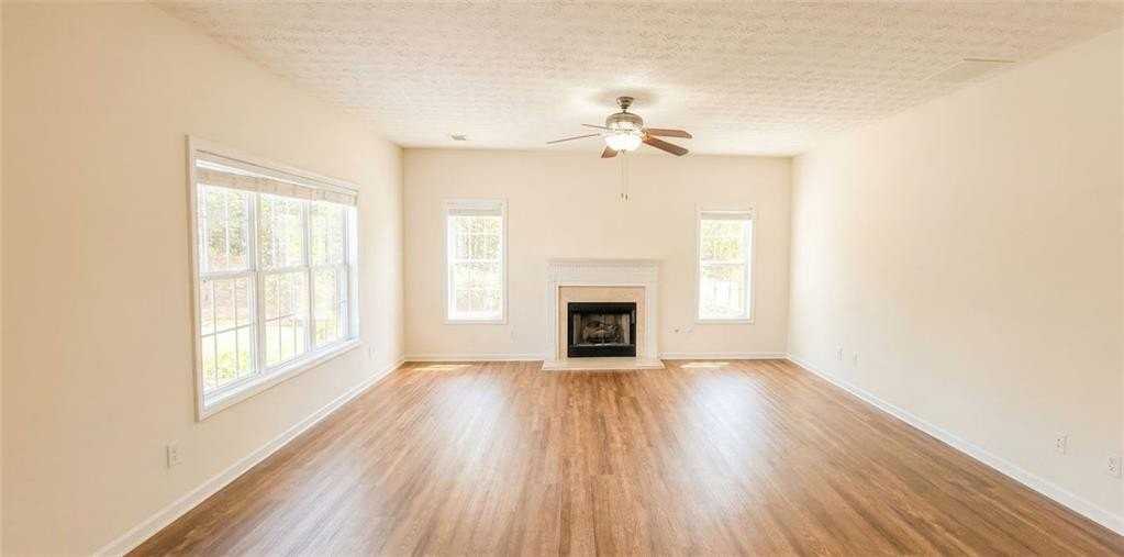 838 Pond View Ct - Photo 3 of 23