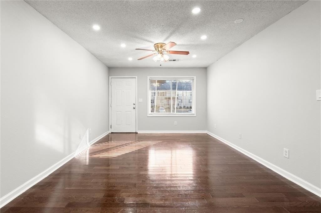 2172 Park Ter Apt 7 - Photo 4 of 42