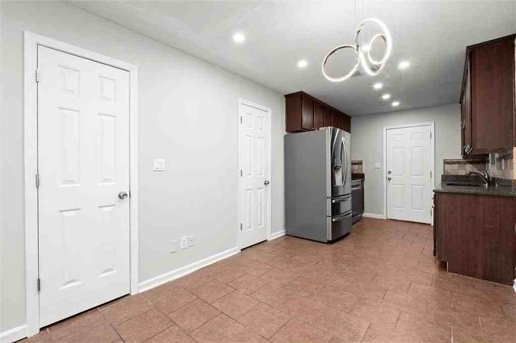 2172 Park Ter Apt 7 - Photo 5 of 42