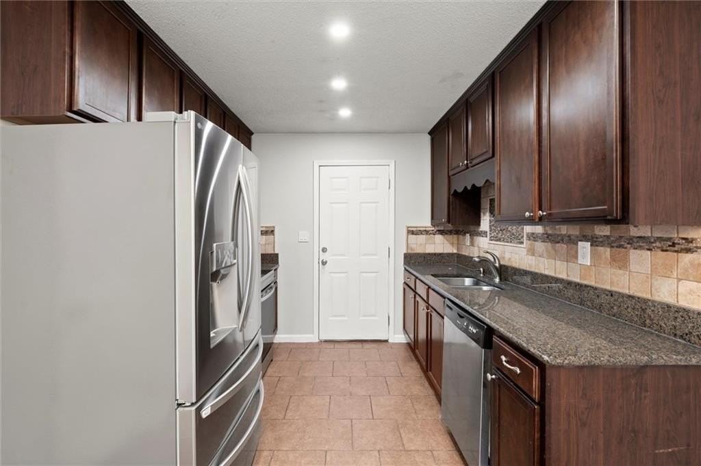 2172 Park Ter Apt 7 - Photo 7 of 42