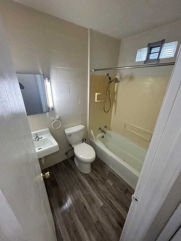 708 North Lincoln Street - Photo 3 of 6