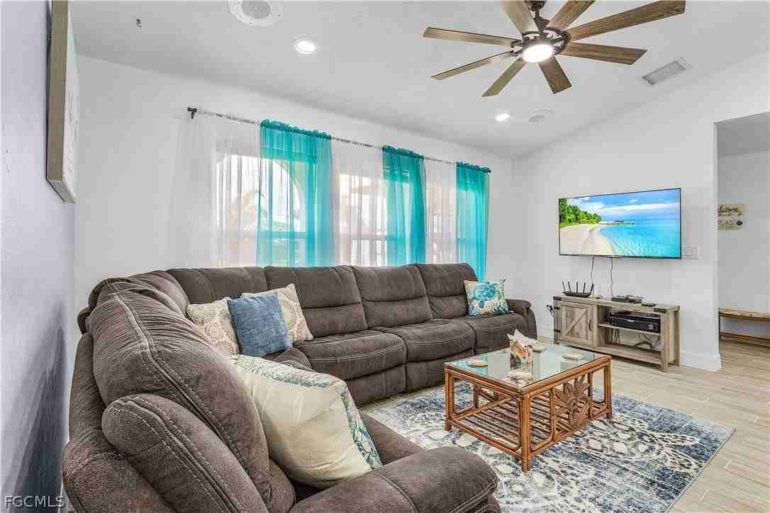 428 Sw 37th St - Photo 5 of 40