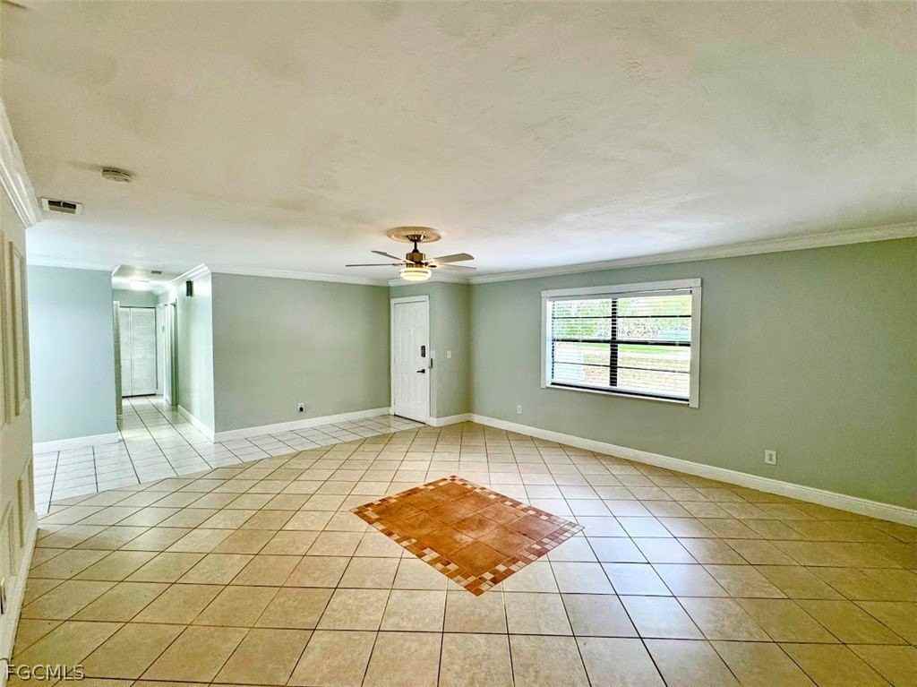 233 S Cypress St - Photo 5 of 17