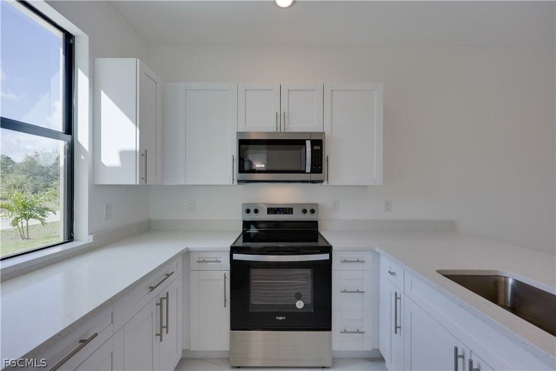 714 W 12th St - Photo 4 of 26