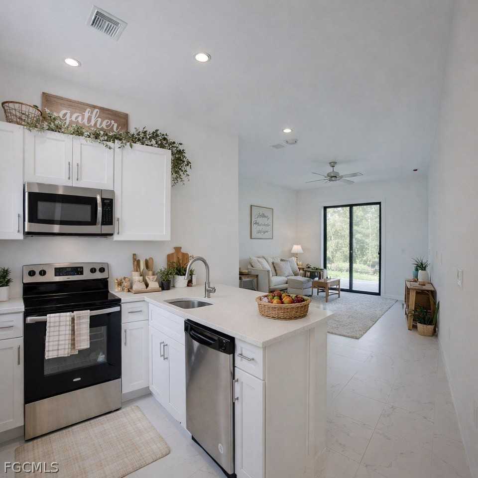 714 W 12th St - Photo 7 of 26