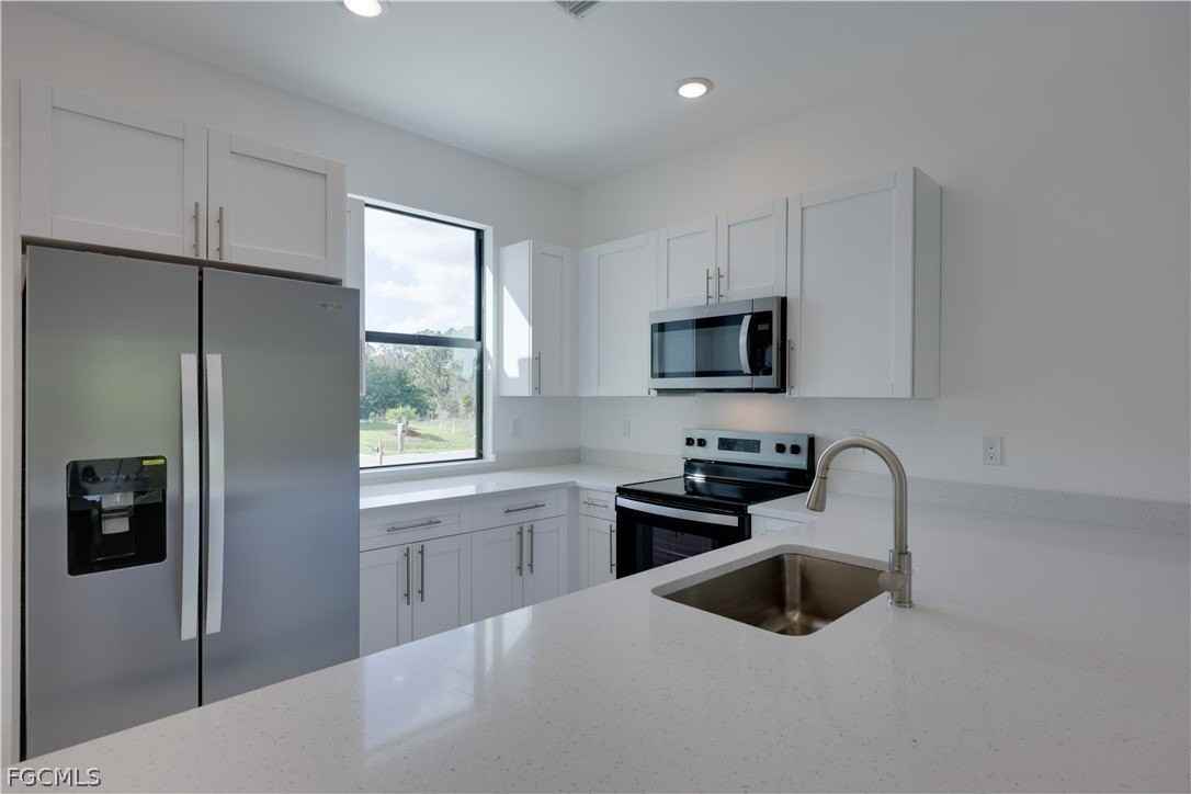 714 W 12th St - Photo 3 of 37