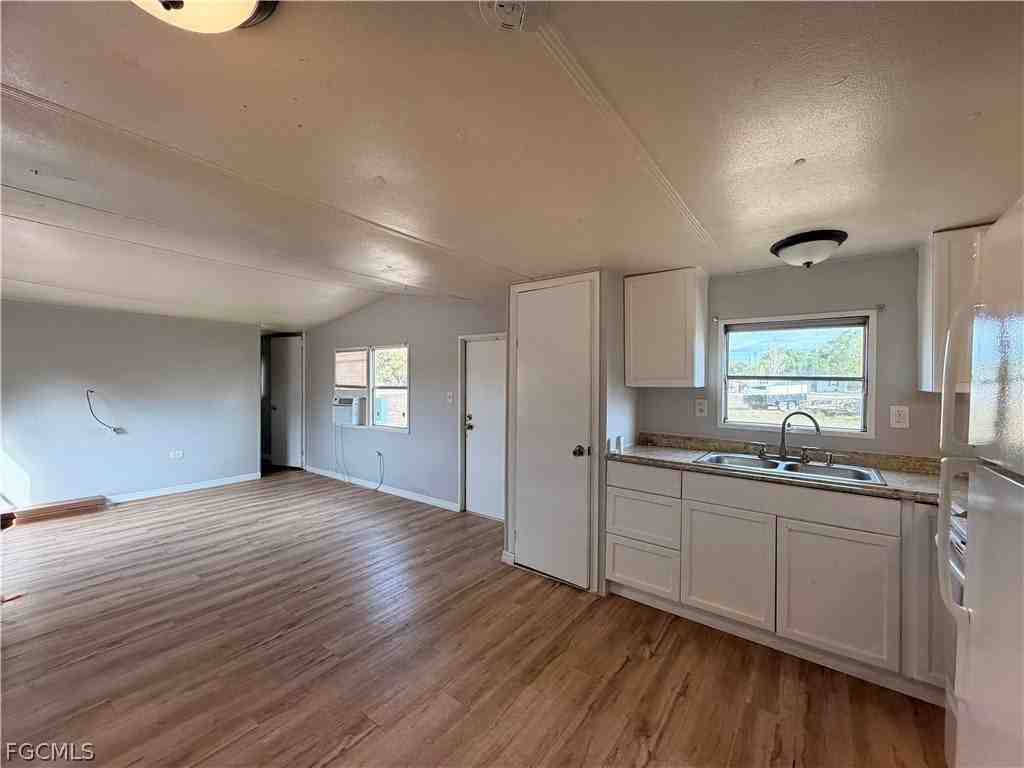 7897 Suncoast Dr - Photo 3 of 12