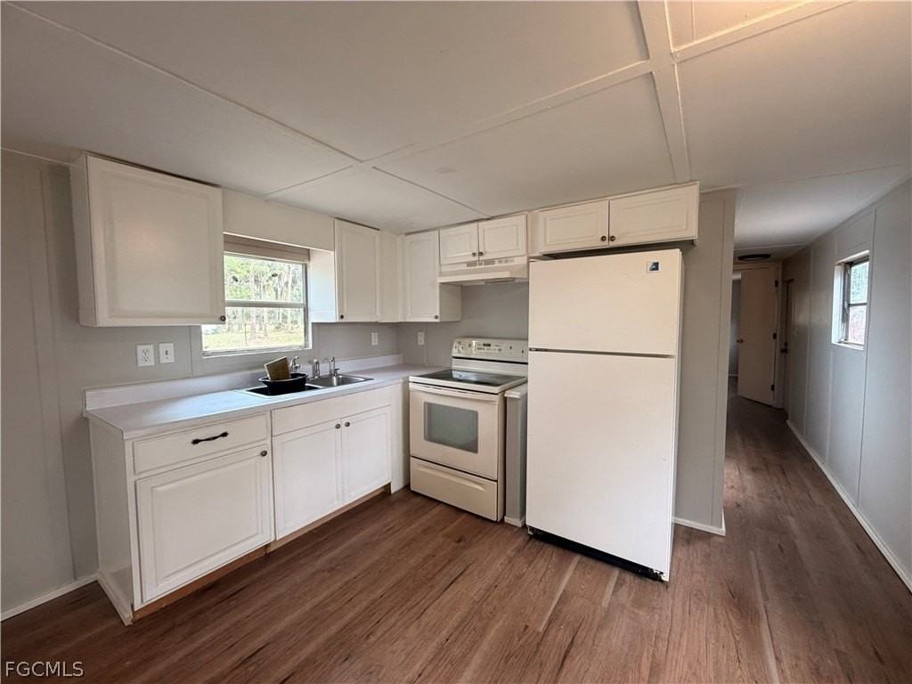 7647 Ebson Dr - Photo 3 of 9