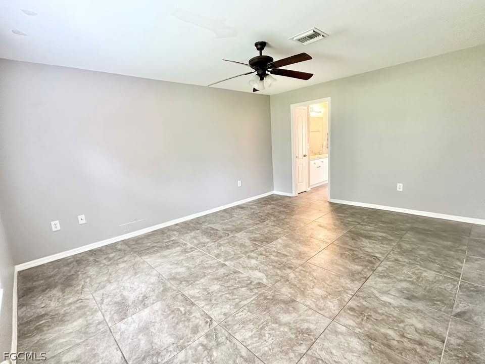 2453 Nw 8th Ter - Photo 6 of 13