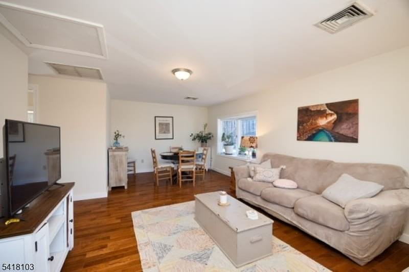 108 N Gaston Ave - Photo 7 of 11