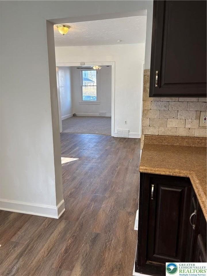 1012 Ferry St - Photo 6 of 18