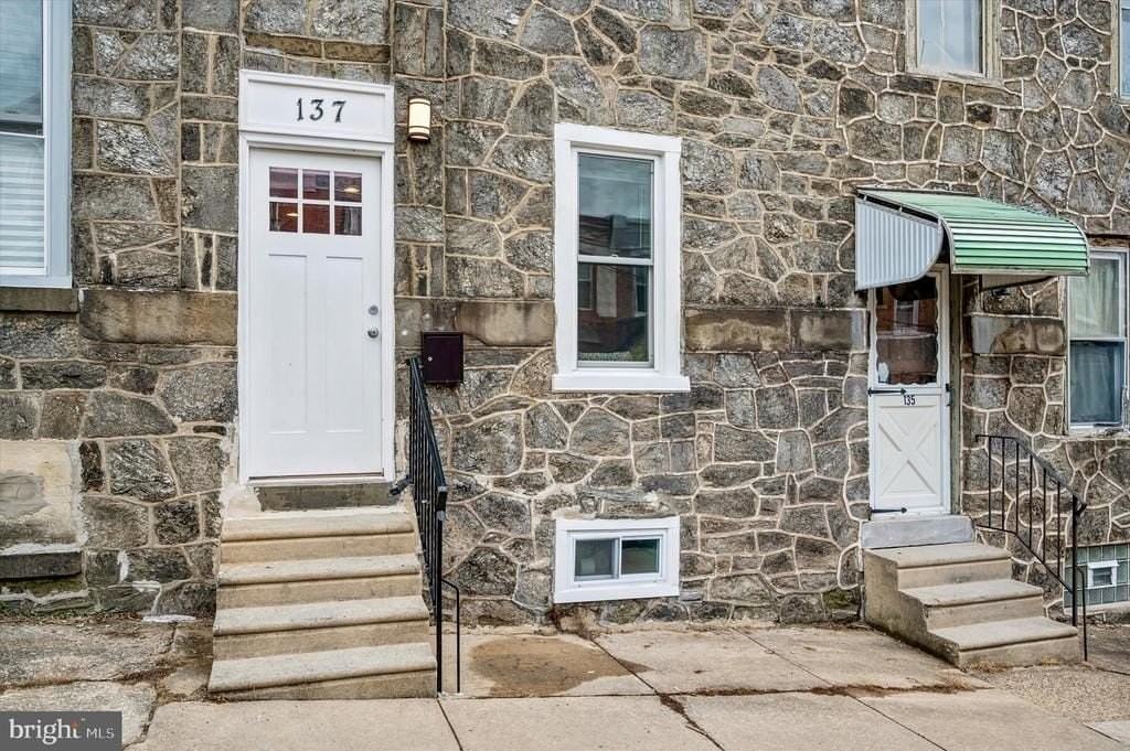 137 Vassar St - Photo 2 of 25