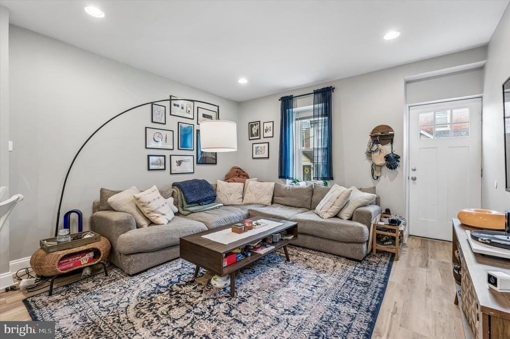 137 Vassar St - Photo 4 of 25