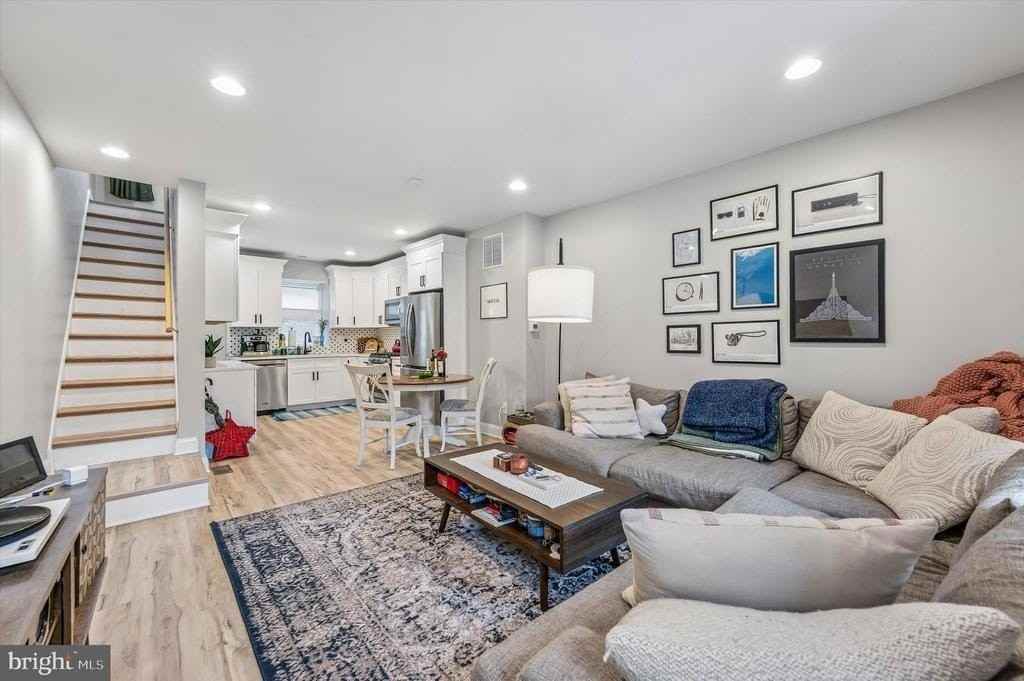 137 Vassar St - Photo 5 of 25