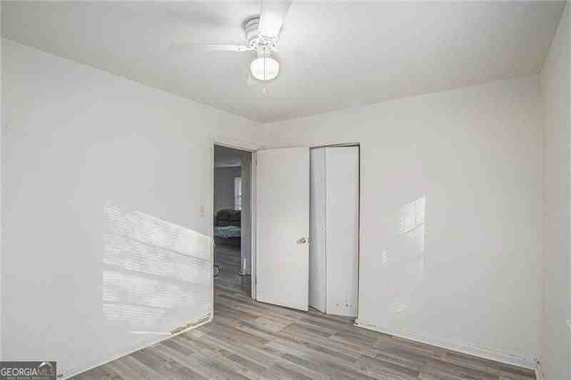 5253 Brookdale Dr - Photo 4 of 23