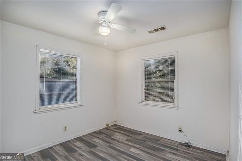 5253 Brookdale Dr - Photo 5 of 23