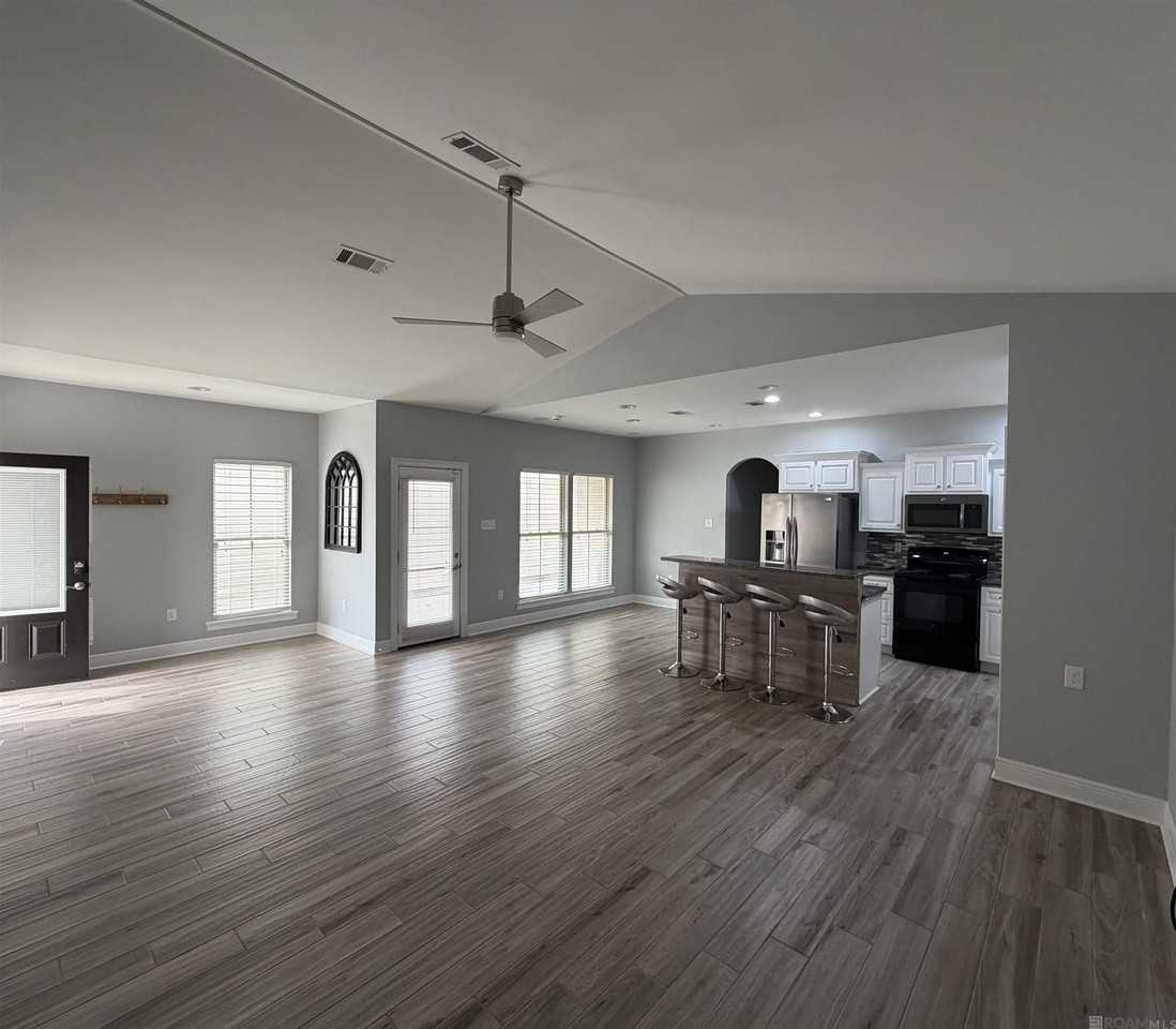 1046 Sedona Pines Dr - Photo 4 of 19