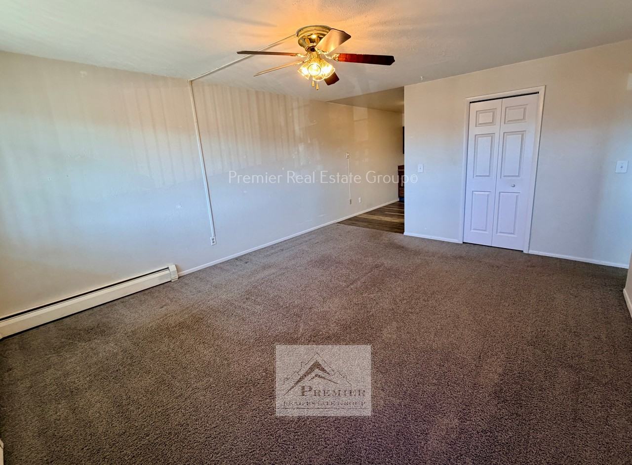 1466 Hathaway - Photo 3 of 10