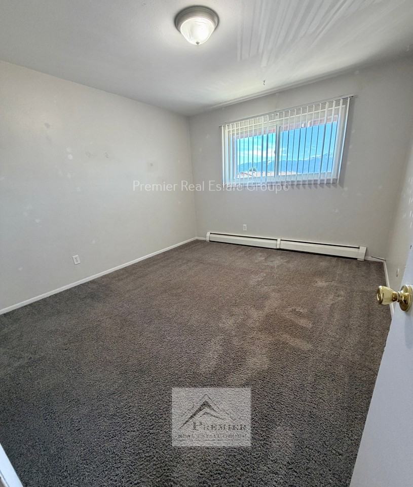 1466 Hathaway - Photo 7 of 10