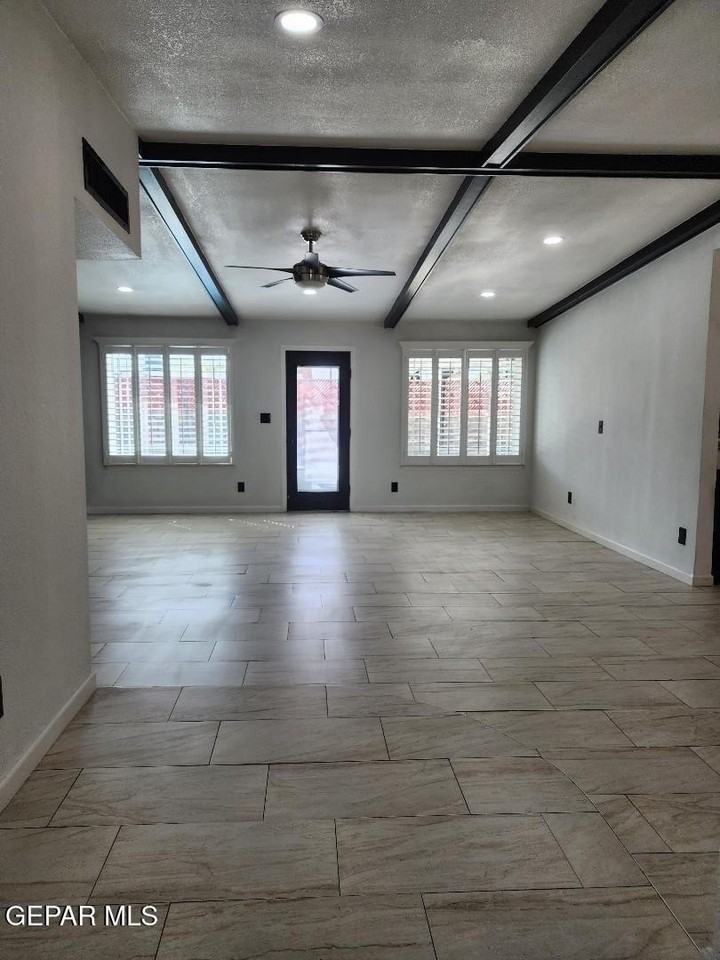 3317 Wayside St - Photo 3 of 24