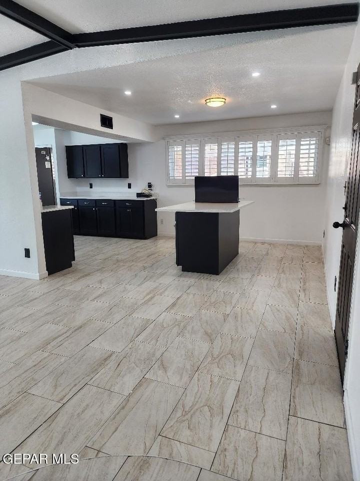 3317 Wayside St - Photo 4 of 24