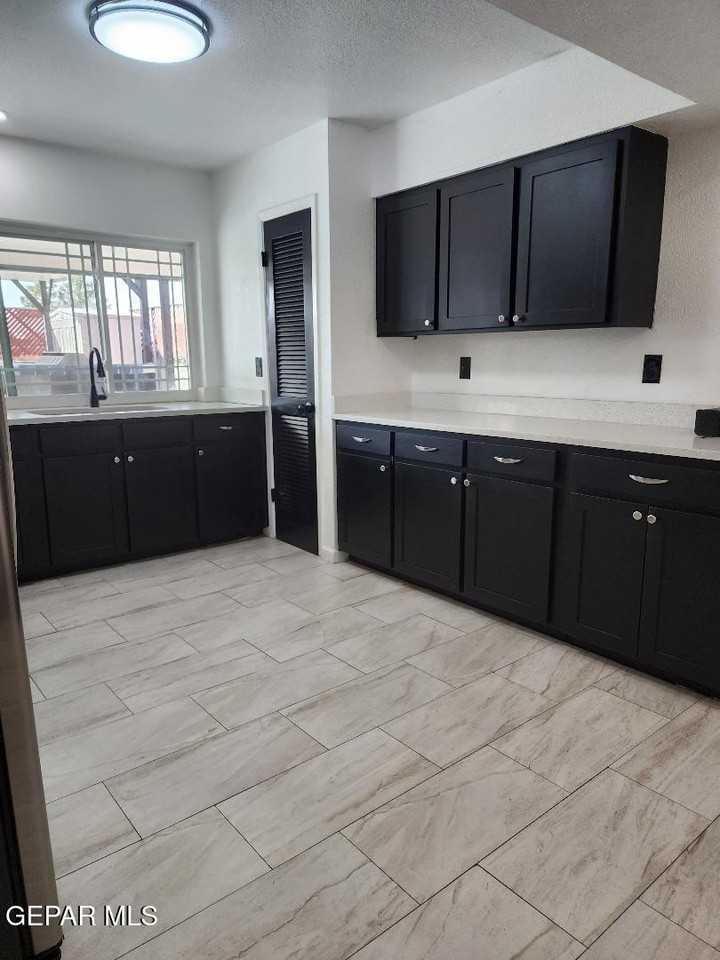 3317 Wayside St - Photo 7 of 24