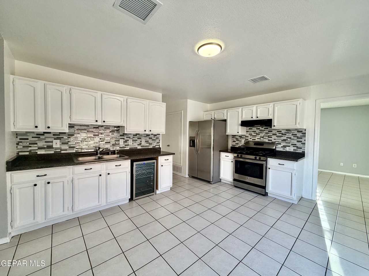 1808 Loanda Ln - Photo 6 of 23