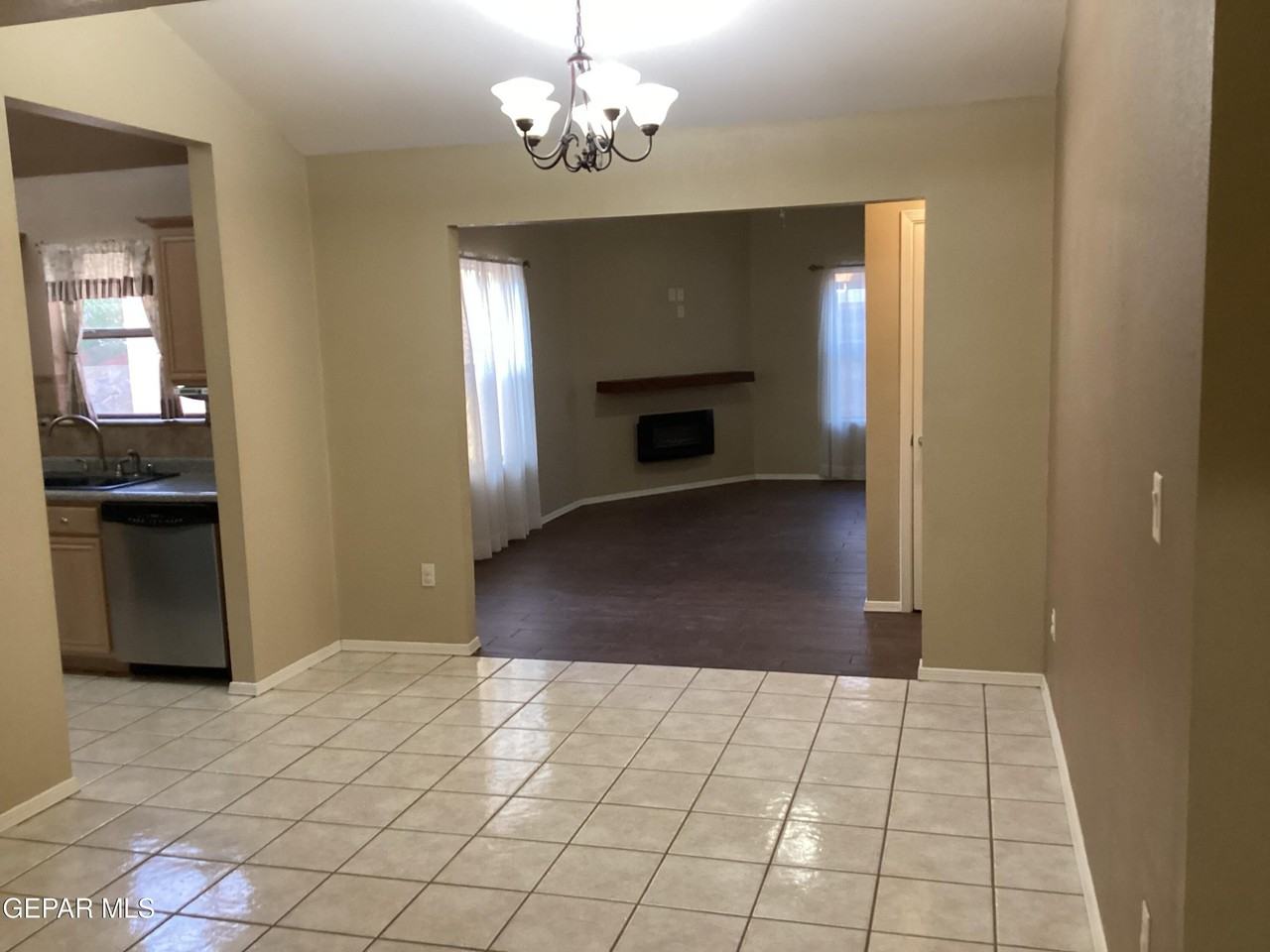 5793 Crest Rd - Photo 4 of 19