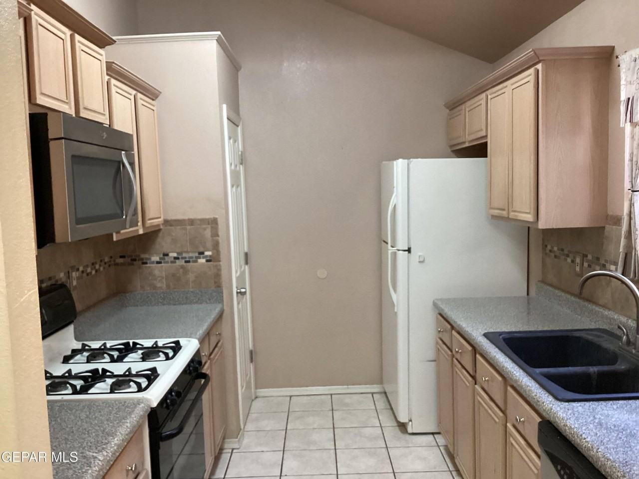 5793 Crest Rd - Photo 6 of 19