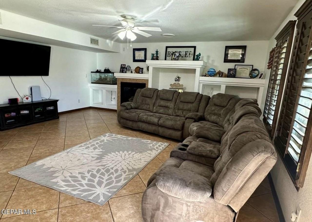 12716 Tierra Aurora Dr - Photo 3 of 17